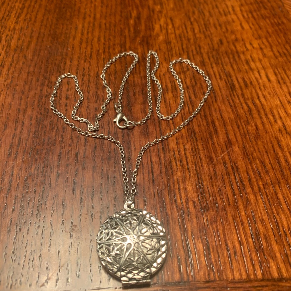 Young Living Essential Oil Diffuser Necklace